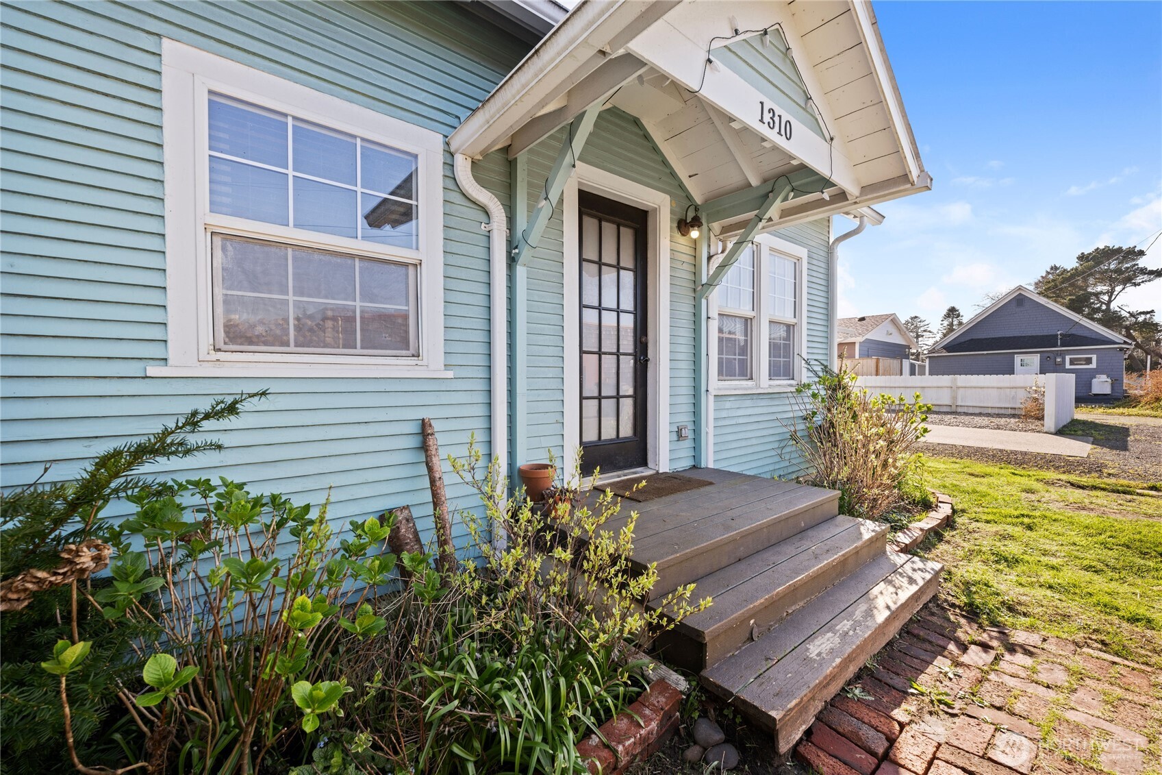 1310 44th Place Seaview, WA 98644 - Photo 3 of 35