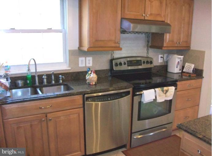 9334 Burke Road Burke, VA 22015 - Photo 1 of 14 Kitchen