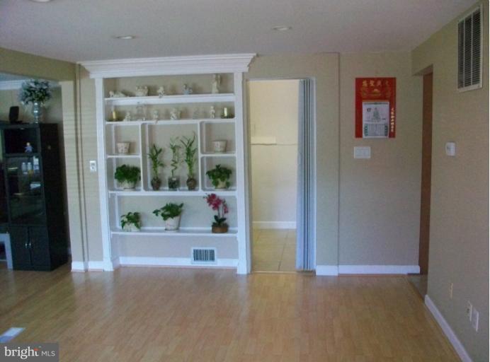 9334 Burke Road Burke, VA 22015 - Photo 12 of 14 Family Room