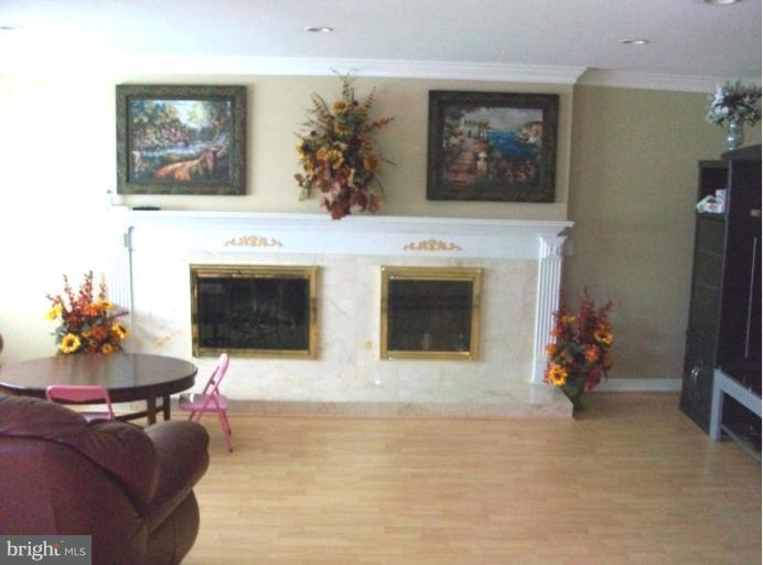 9334 Burke Road Burke, VA 22015 - Photo 3 of 14 Family Room