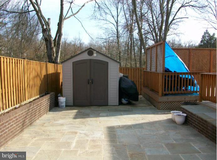 9334 Burke Road Burke, VA 22015 - Photo 4 of 14 Exterior (Rear)