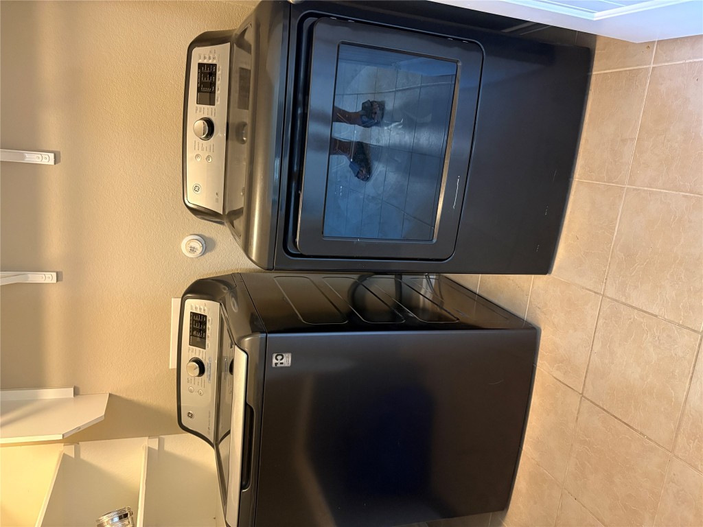 185 Housefinch Loop Leander, TX 78641 - Photo 15 of 39 a close view of stove