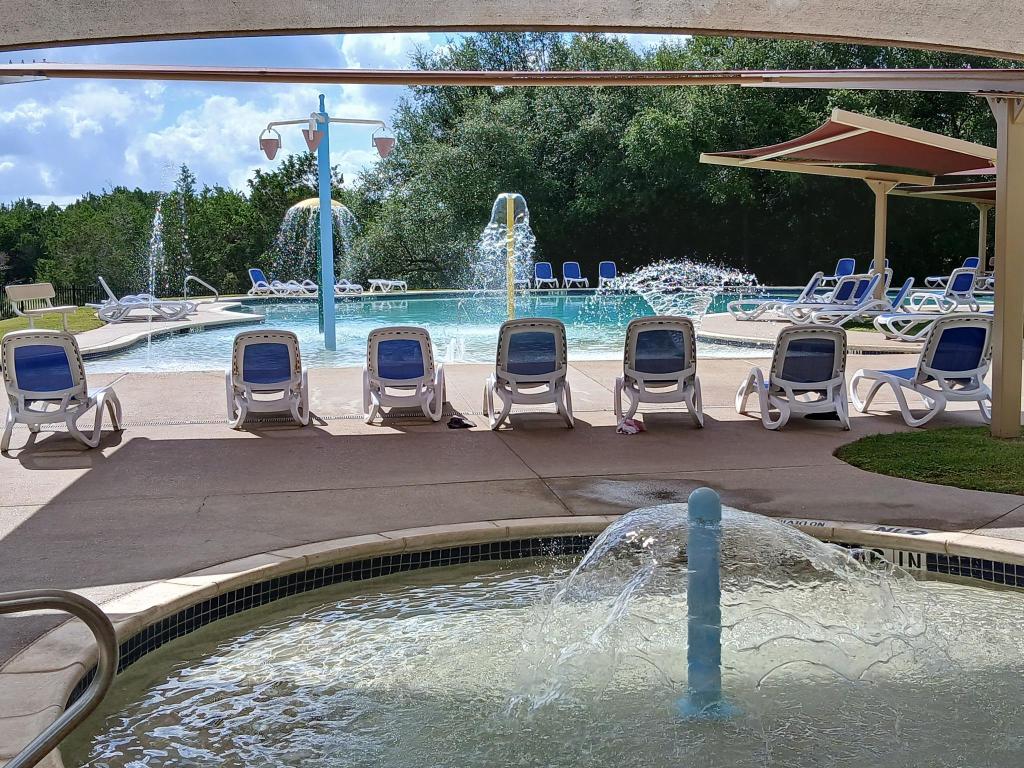 185 Housefinch Loop Leander, TX 78641 - Photo 32 of 39 Community pool featuring a patio