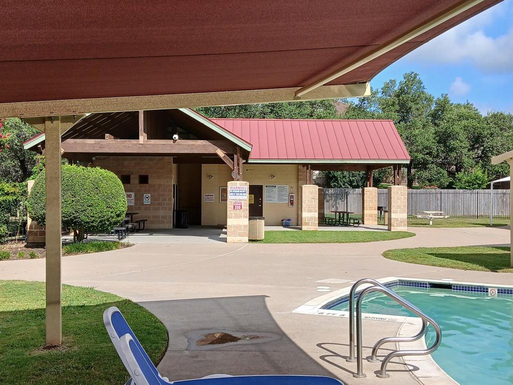 185 Housefinch Loop Leander, TX 78641 - Photo 33 of 39 a front view of a house with garden