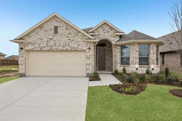 $369,900 | 4533 Aralia Street, Fort Worth, TX 76036