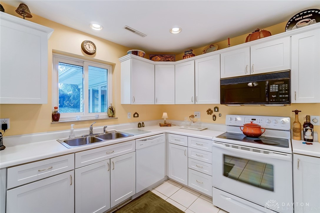 4222 Upham Road Kettering, OH 45429 - Photo 16 of 34 Gallery Image 16