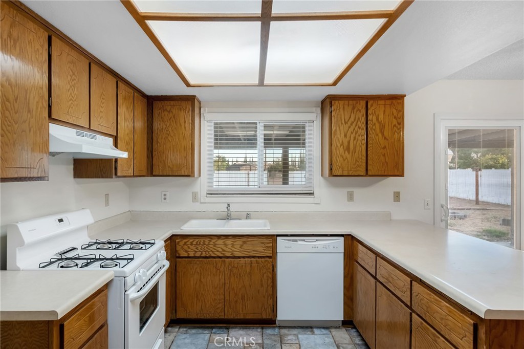 10966 Neola Road Apple Valley, CA 92308 - Photo 10 of 30