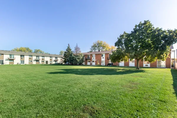 $210,000 | 9500 Dee Road, Unit 202B, Des Plaines, IL 60016