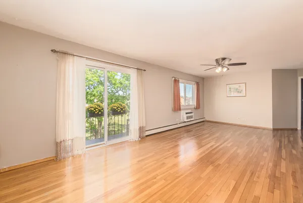 $210,000 | 9500 Dee Road, Unit 202B, Des Plaines, IL 60016