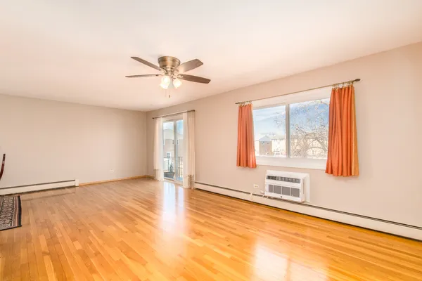 $210,000 | 9500 Dee Road, Unit 202B, Des Plaines, IL 60016