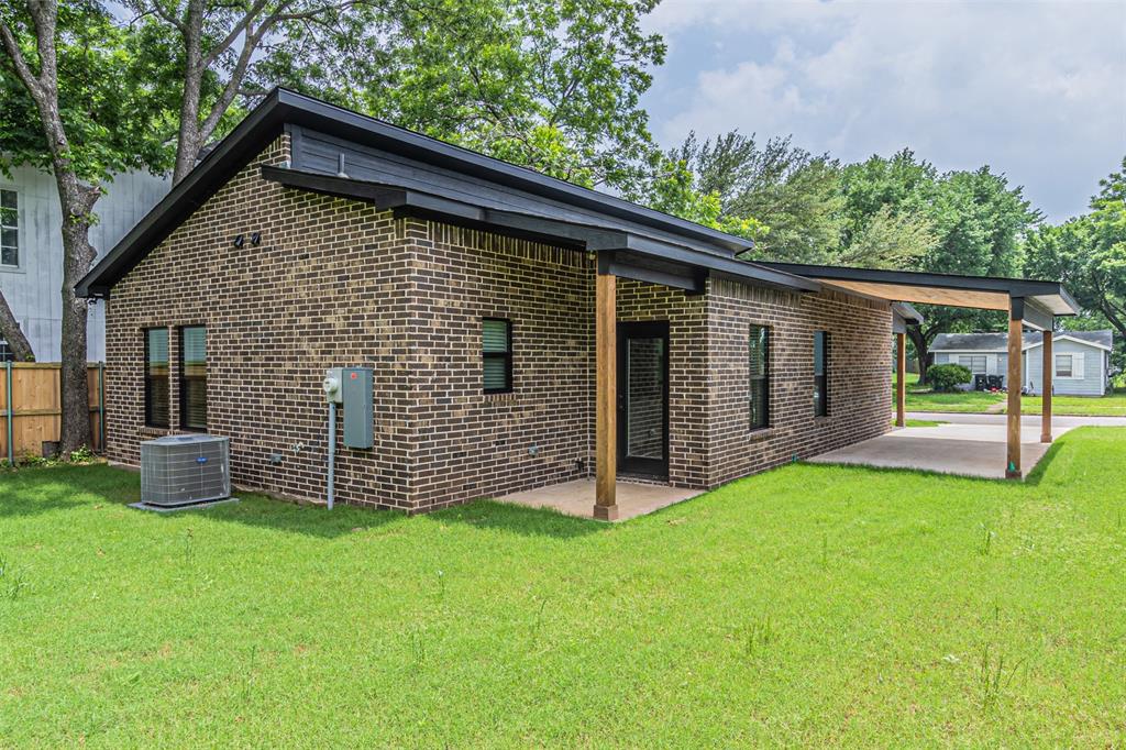 117 West Sears Street Denison, TX 75021 - Photo 5 of 31
