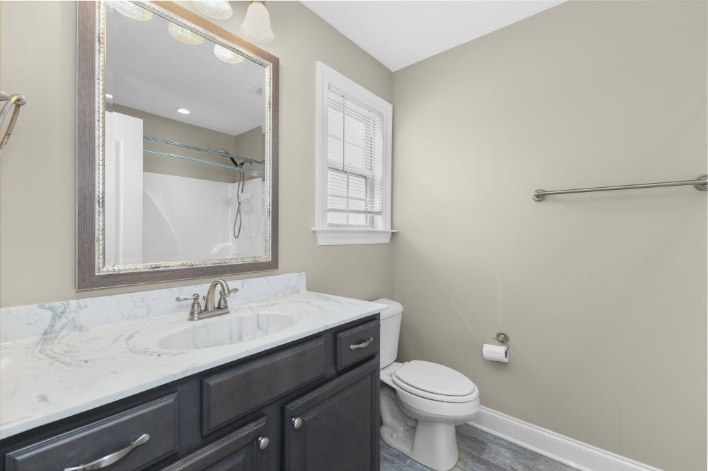 1752 John Lee Lane Murfreesboro, TN 37128 - Photo 29 of 39 a bathroom with a sink a toilet and shower