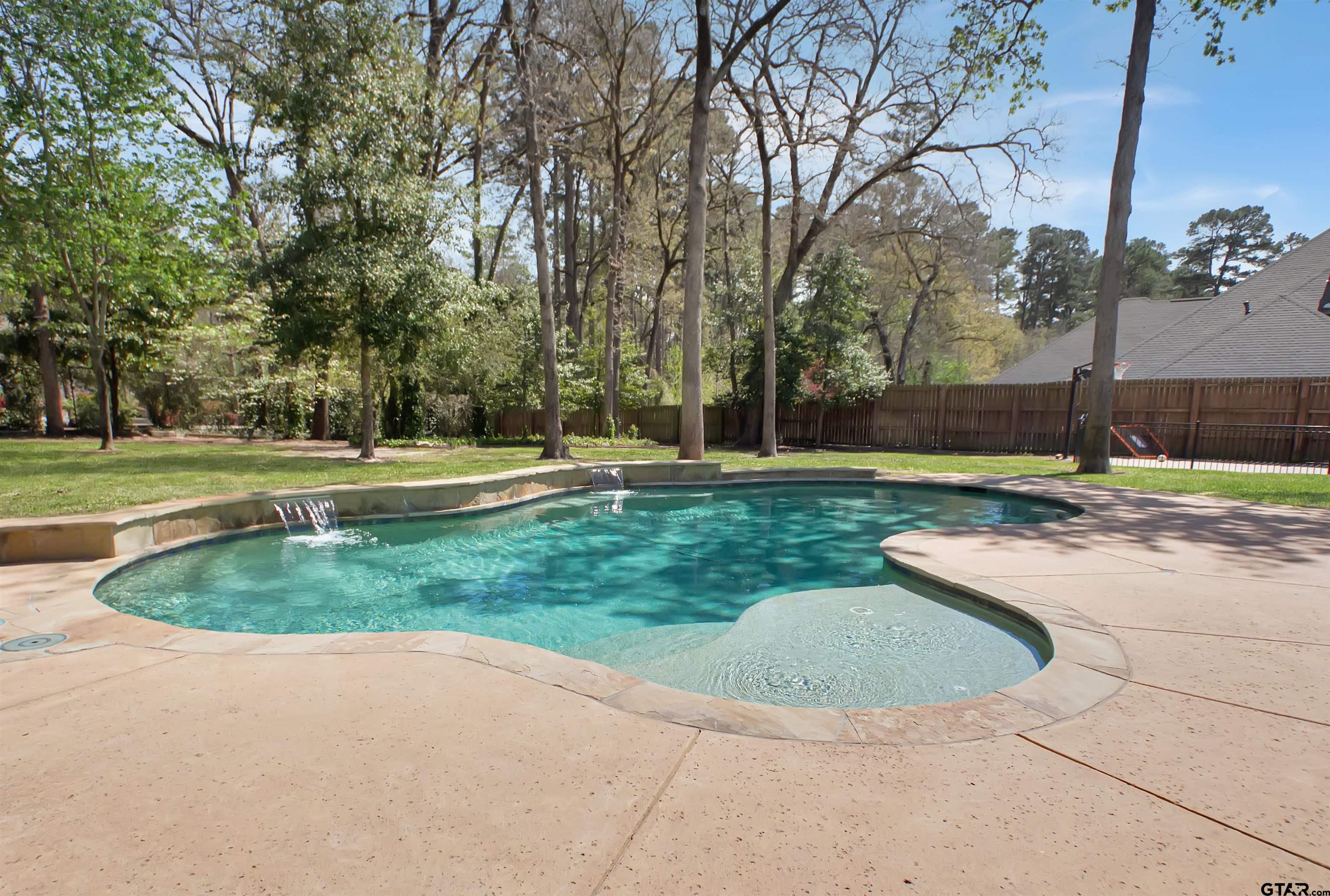 6518 Rochester Way Tyler, TX 75703 - Photo 4 of 49 Gallery Image 4