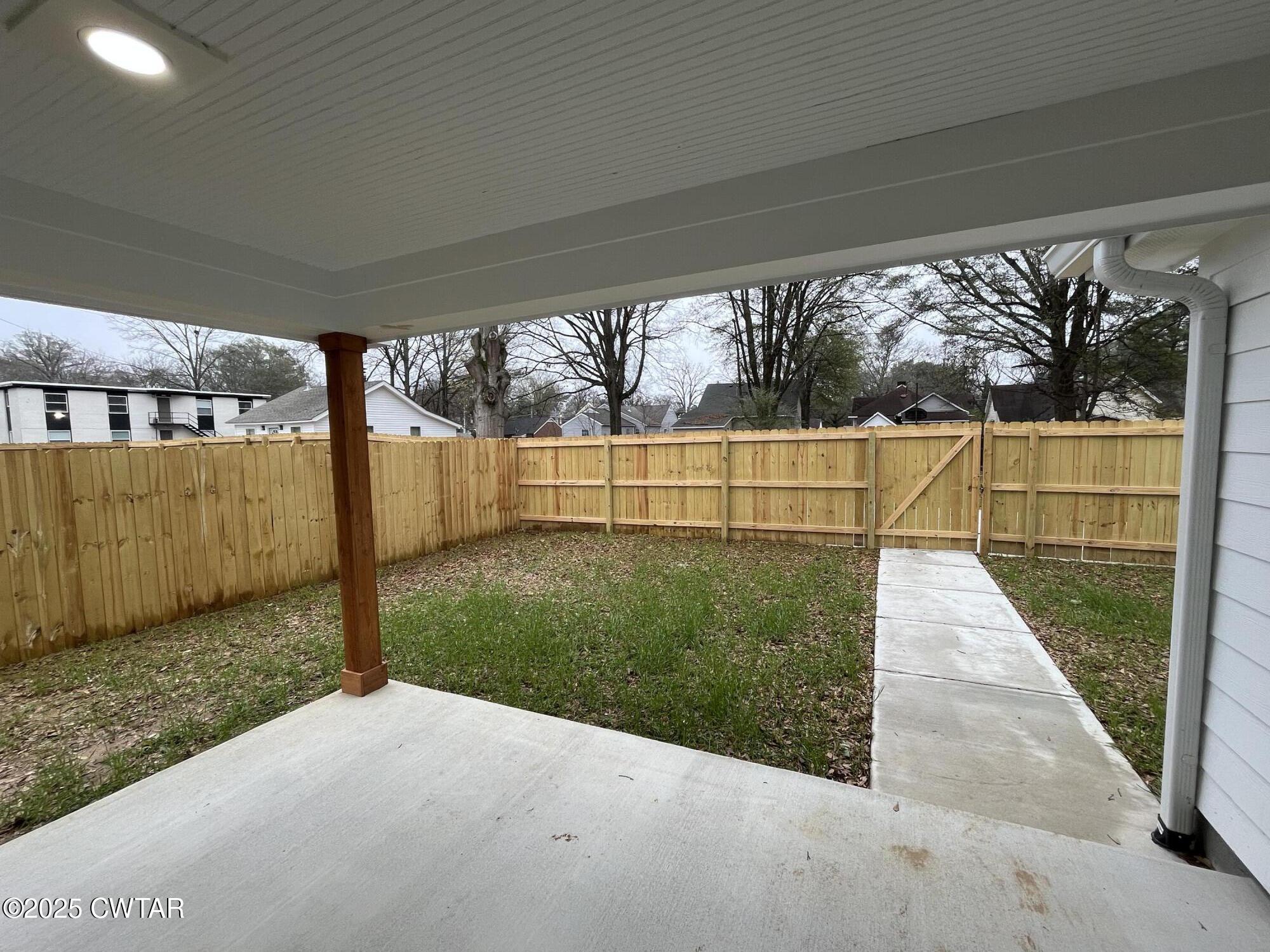 118 Roland Avenue Jackson, TN 38301 - Photo 21 of 24 a view of outdoor space with a garden
