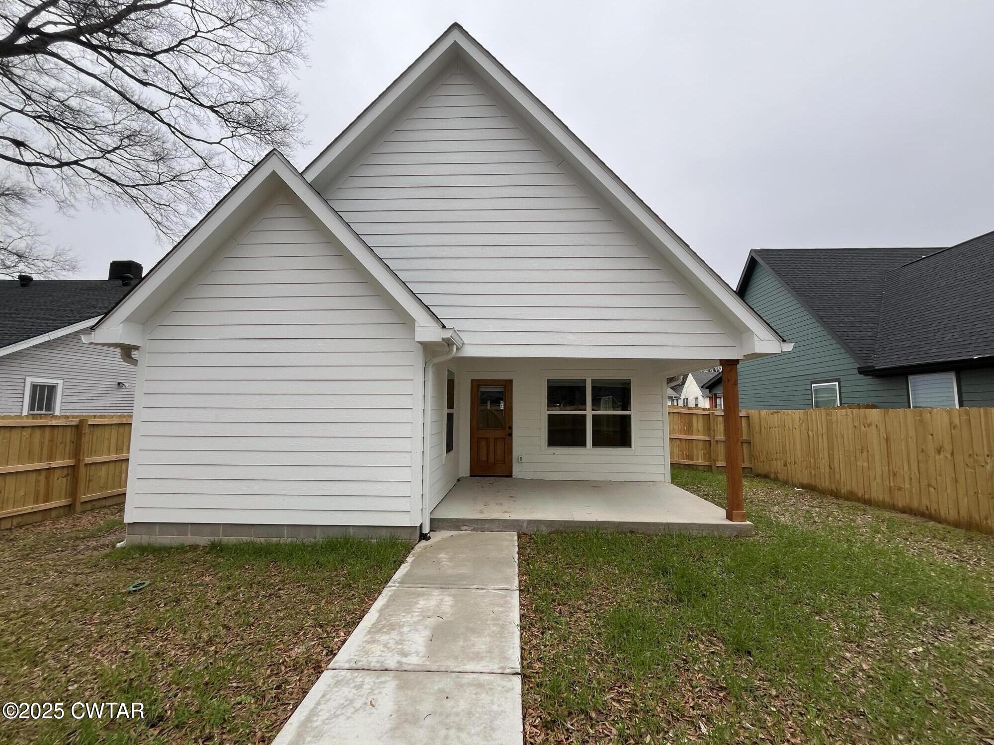 118 Roland Avenue Jackson, TN 38301 - Photo 22 of 24 a view of a house with a yard