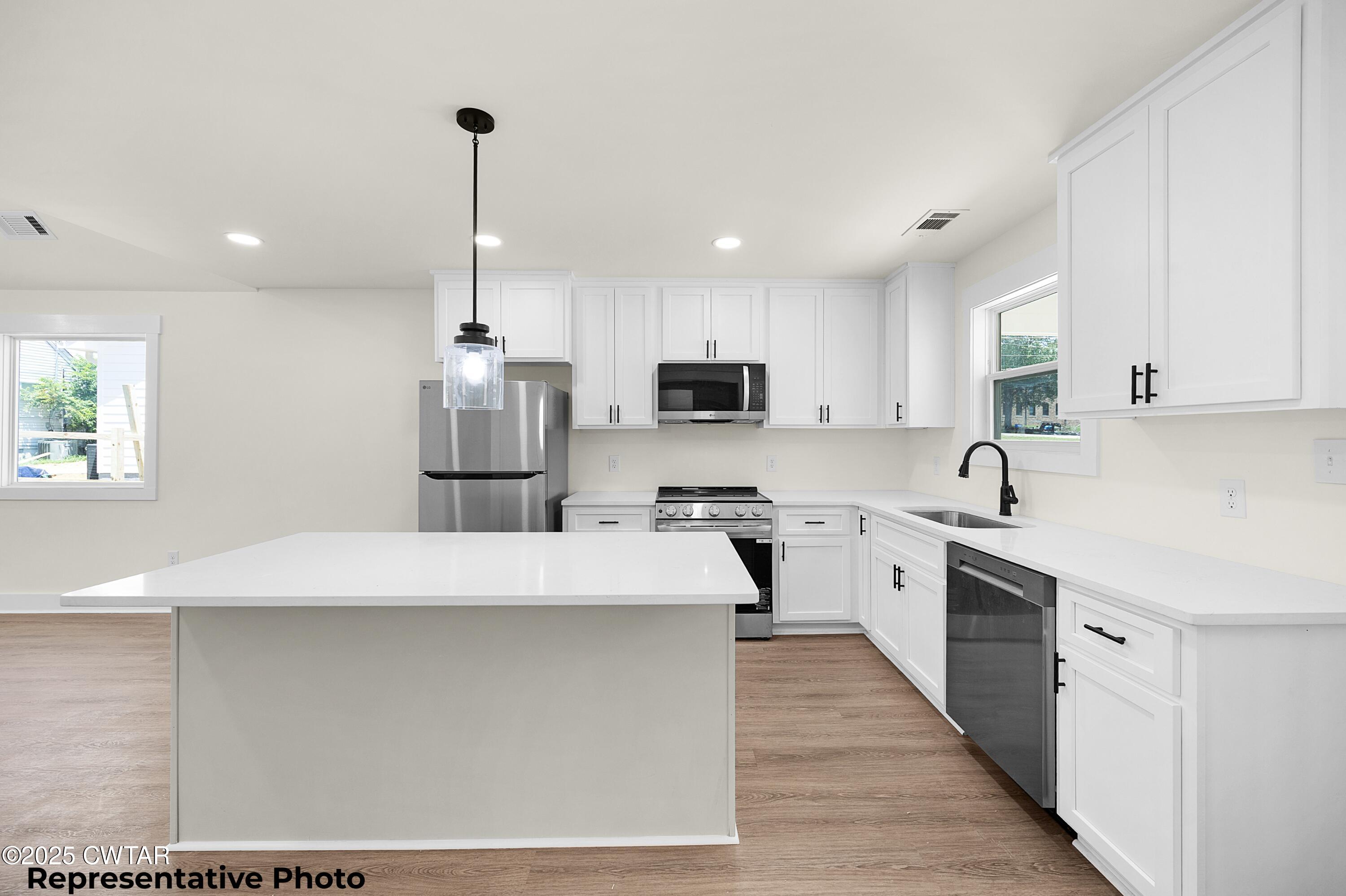 118 Roland Avenue Jackson, TN 38301 - Photo 10 of 24 a large kitchen with cabinets