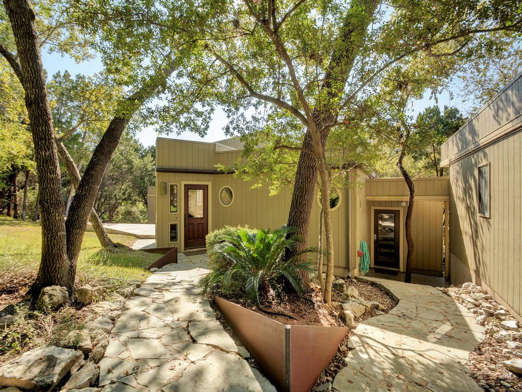 a view of a house with a large tree