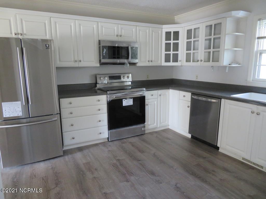 109 Nottingham Road Jacksonville, NC 28540 - Photo 8 of 62 Beautifully Updated Kitchen