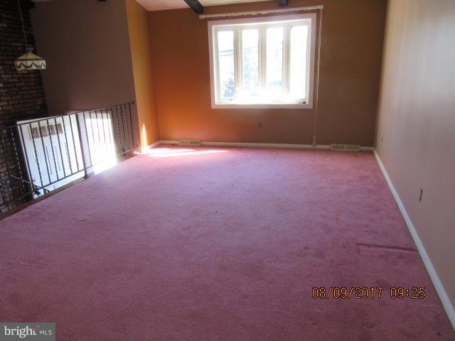 430 Carroll Island Road Baltimore, MD 21220 - Photo 2 of 12 Living Room