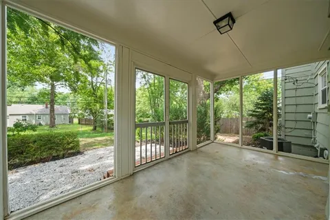 $489,000 | 5200 West 72nd Street, Prairie Village, KS 66208
