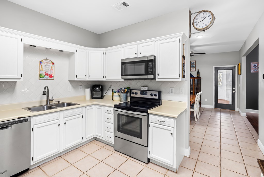 72 Newton Road LaGrange, GA 30240 - Photo 10 of 32 kitchen