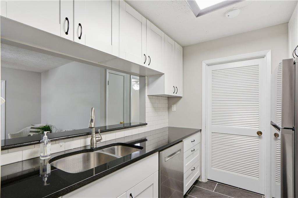 612 Tuxworth Circle Decatur, GA 30033 - Photo 11 of 46