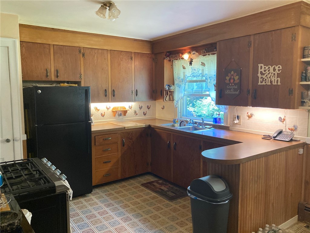 12 Delway Road Cranston, RI 02910 - Photo 6 of 28 eatin kitchen