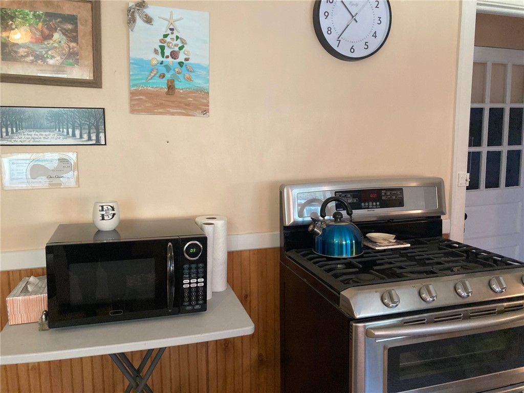 12 Delway Road Cranston, RI 02910 - Photo 8 of 28 kitchen cooks with gas