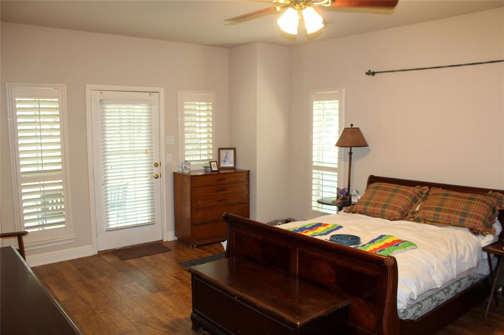 110 Bay Tree Trail Mabank, TX 75156 - Photo 12 of 20 a bedroom with a bed and a lamp