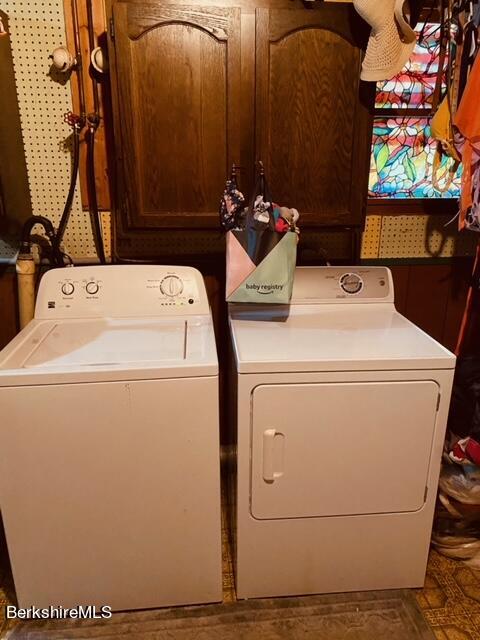181 Matteson Road Bennington, VT 05257 - Photo 15 of 25 a utility room with dryer and washer