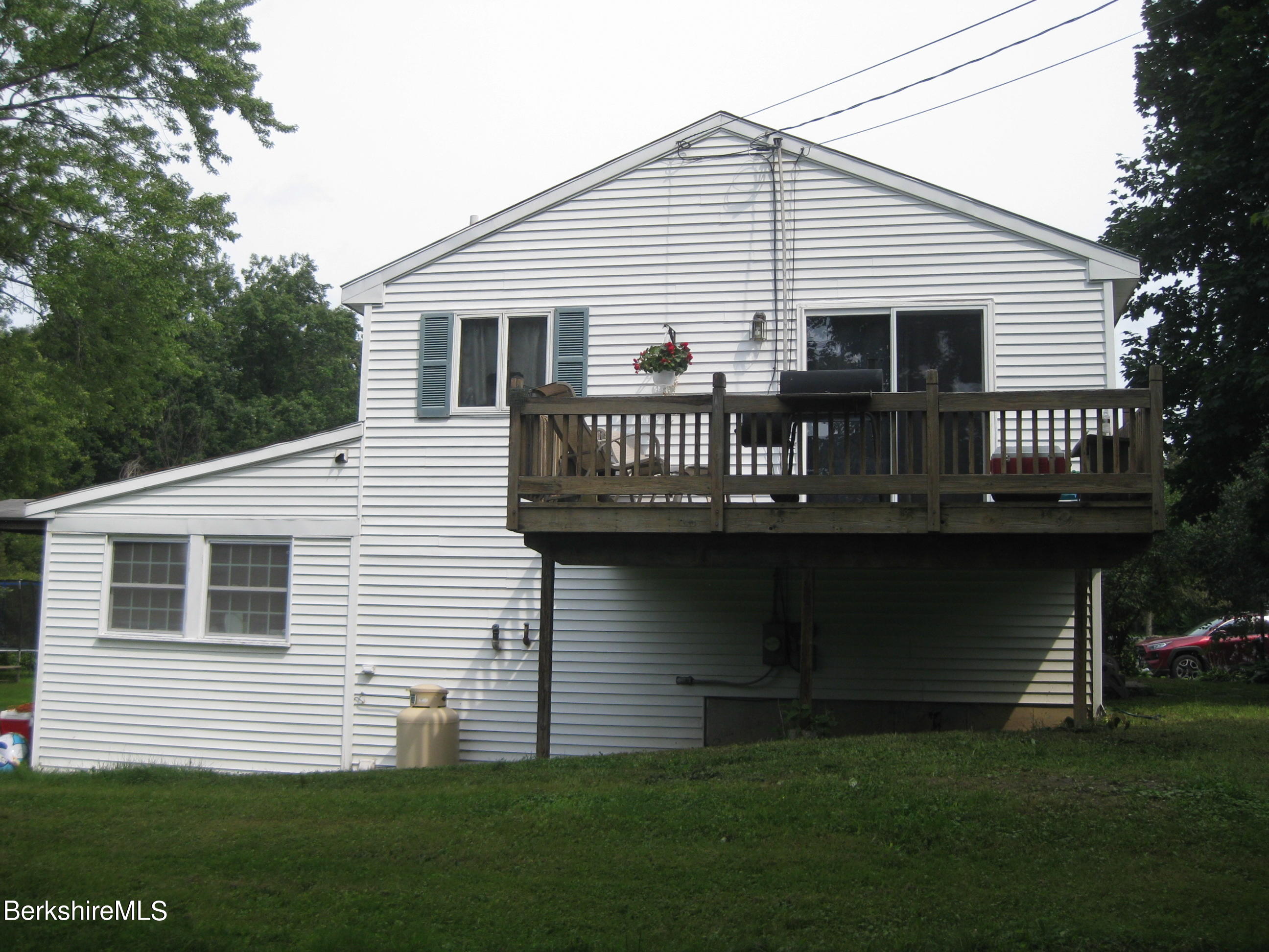 181 Matteson Road Bennington, VT 05257 - Photo 19 of 25 a front view of a house with a garden