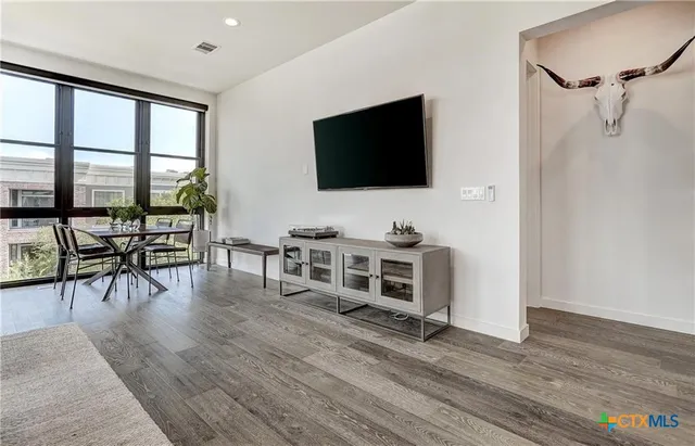 $798,800 | 800 Embassy Drive, Unit 319, Austin, TX 78702