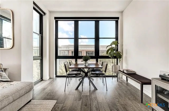 $798,800 | 800 Embassy Drive, Unit 319, Austin, TX 78702