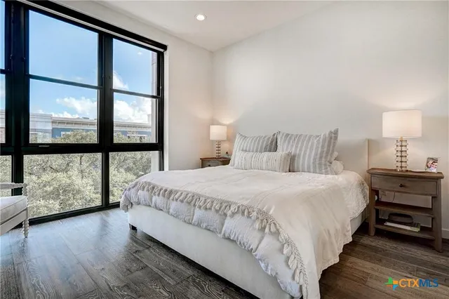 $798,800 | 800 Embassy Drive, Unit 319, Austin, TX 78702