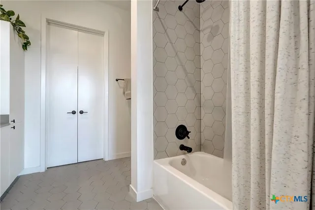 $798,800 | 800 Embassy Drive, Unit 319, Austin, TX 78702