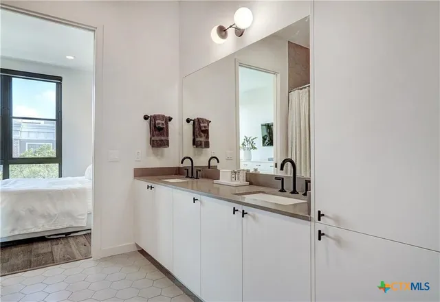 $798,800 | 800 Embassy Drive, Unit 319, Austin, TX 78702