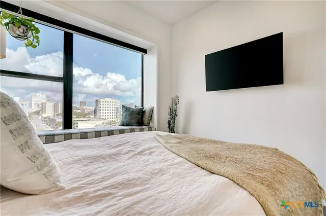 $798,800 | 800 Embassy Drive, Unit 319, Austin, TX 78702