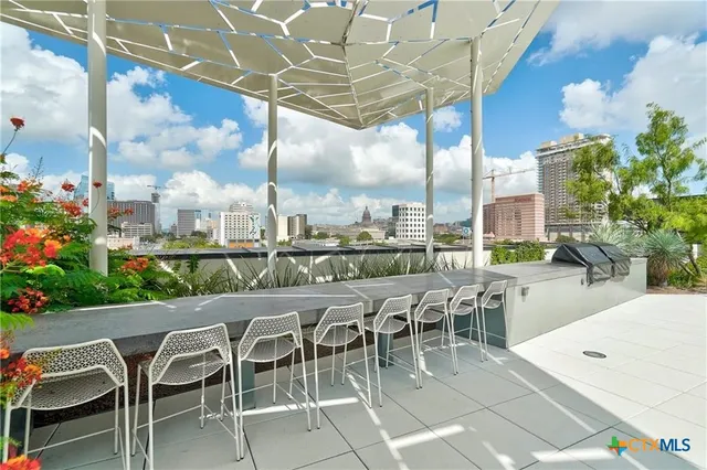 $798,800 | 800 Embassy Drive, Unit 319, Austin, TX 78702