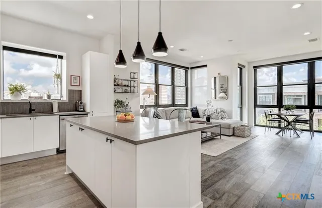 $798,800 | 800 Embassy Drive, Unit 319, Austin, TX 78702