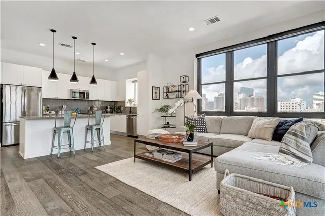 $798,800 | 800 Embassy Drive, Unit 319, Austin, TX 78702