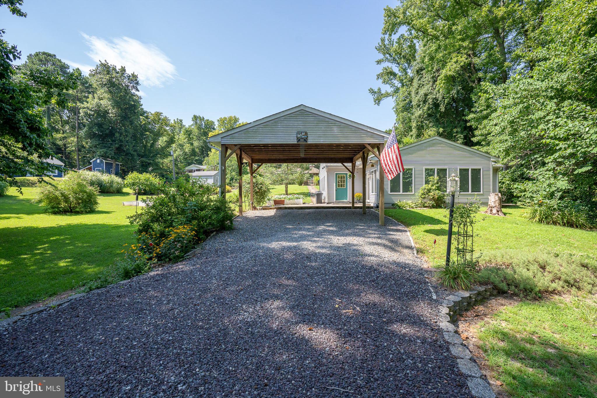 1012 Riverview Road Montross, VA 22520 - Photo 9 of 36 Carport & driveway