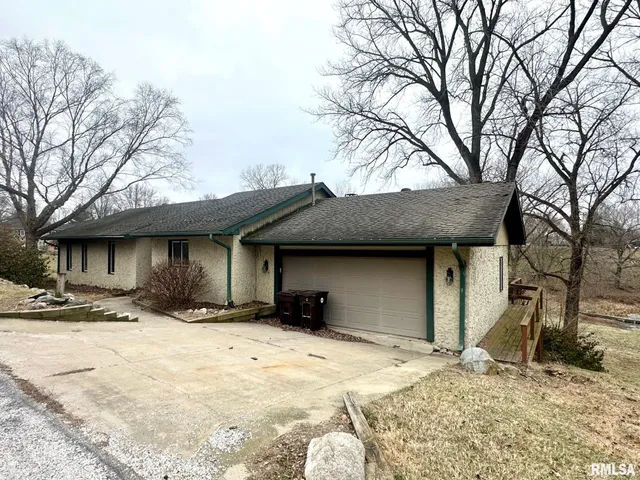 $172,500 | 17 Springwater Drive, Jacksonville, IL 62650