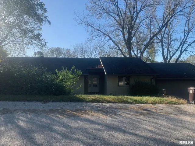 $172,500 | 17 Springwater Drive, Jacksonville, IL 62650