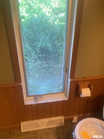 $172,500 | 17 Springwater Drive, Jacksonville, IL 62650