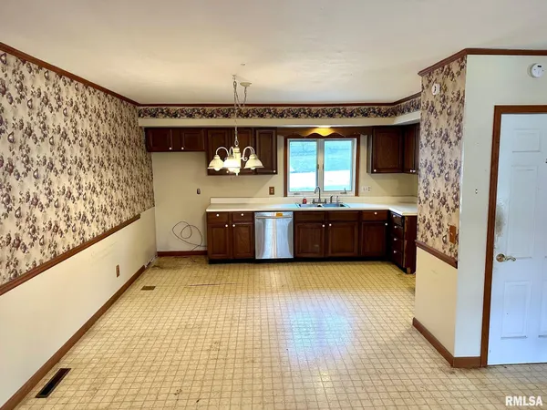 $143,910 | 17 Springwater Drive, Jacksonville, IL 62650