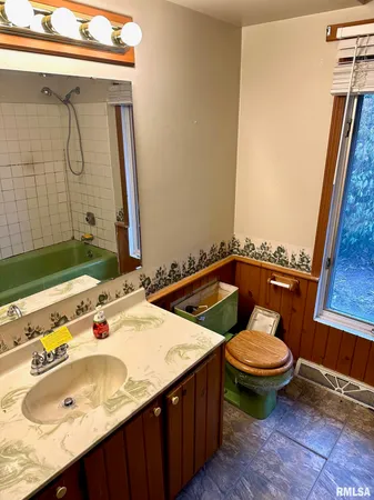 $143,910 | 17 Springwater Drive, Jacksonville, IL 62650
