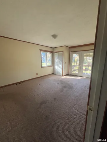 $172,500 | 17 Springwater Drive, Jacksonville, IL 62650