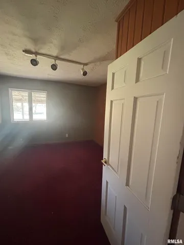 $172,500 | 17 Springwater Drive, Jacksonville, IL 62650