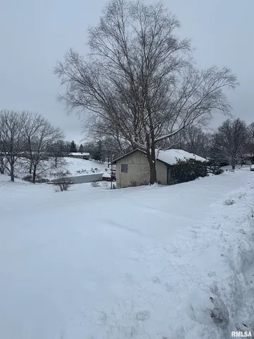 $172,500 | 17 Springwater Drive, Jacksonville, IL 62650