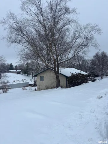 $172,500 | 17 Springwater Drive, Jacksonville, IL 62650